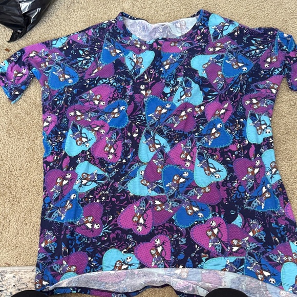 LuLaRoe Women's Short Sleeve Tee with Butterfly Print - Picture 1 of 3